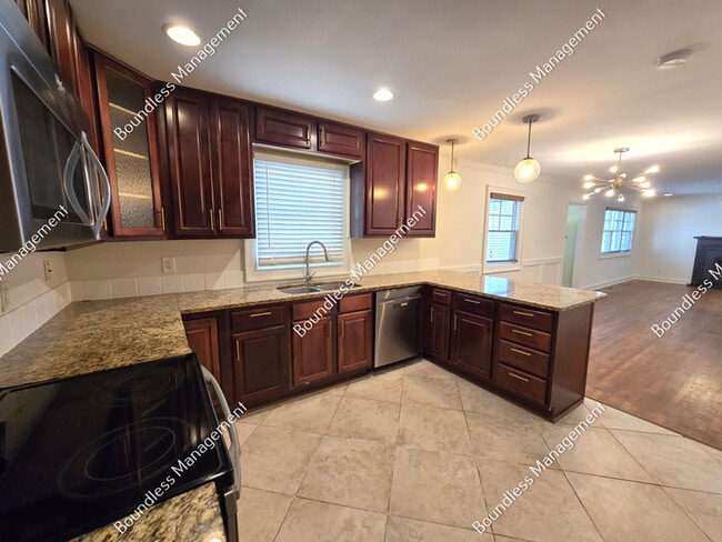 Building Photo - 2533 Sylvan Rd