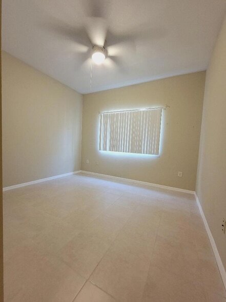 Building Photo - 220 Crestwood Cir