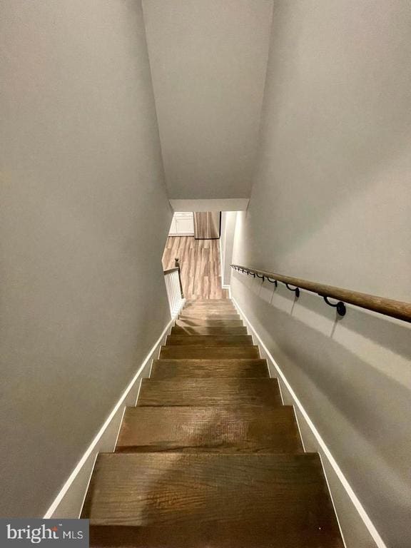 Building Photo - 620 20th St NE