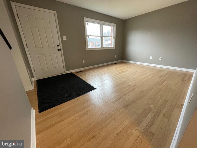 Building Photo - 136 Scott St