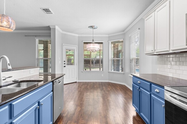 Building Photo - 5705 Fenton Ln