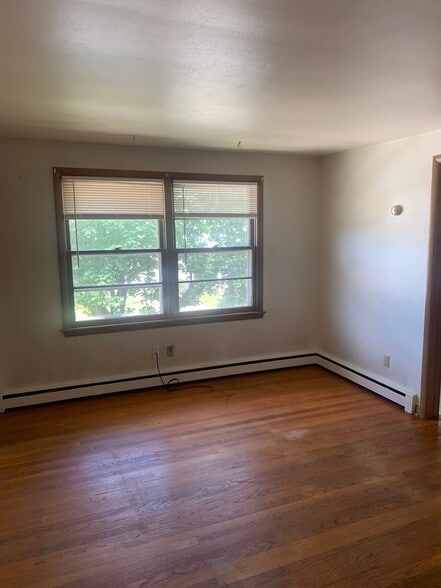 Living Room - 1319 Drake St