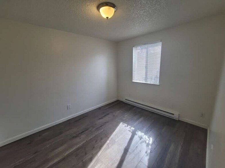 Building Photo - 13323-13325 Clairmont Way