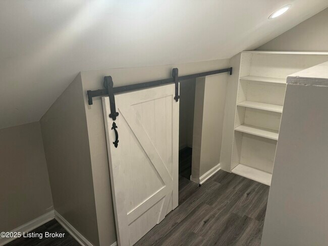 Building Photo - 9500 Bayberry Green Ln