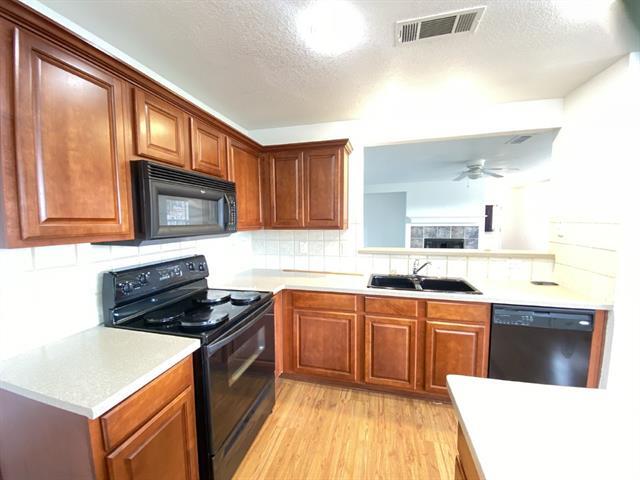 Building Photo - 8016 Meadow View Tr