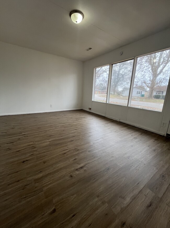 Building Photo - 111 St Thomas Ln