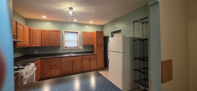 Building Photo - 63 Crocker Ave