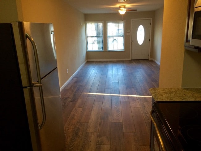 Building Photo - 1712 Poage Ave