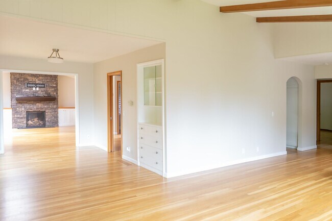 Building Photo - 7725 SW Miner Way