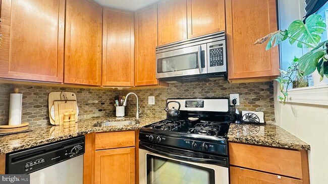 Building Photo - 1816 Kalorama Rd NW