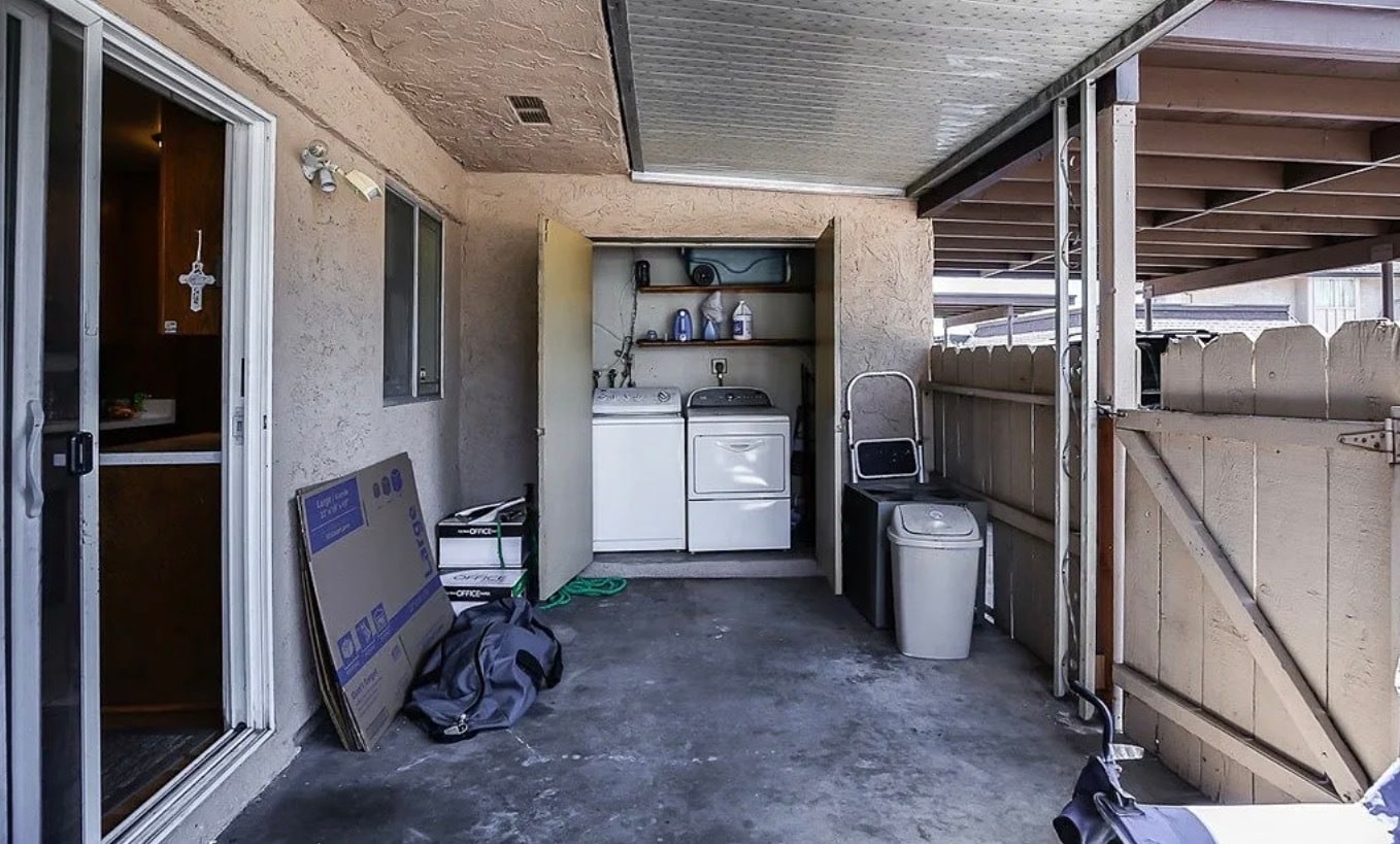 Building Photo - 2121 E Grand Ave