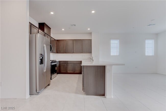 Building Photo - 618 Bellus Pl