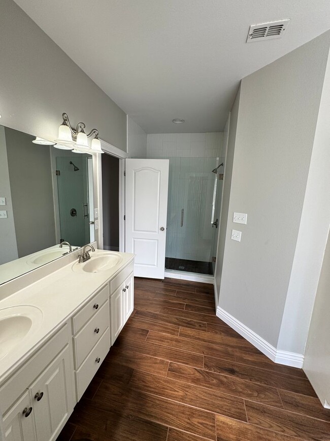 Building Photo - Gated Community close to Barksdale Air For...