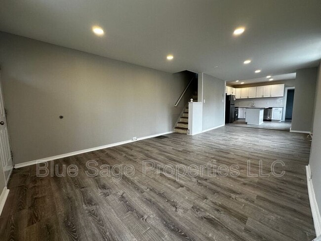 Building Photo - 1301 E 9th St