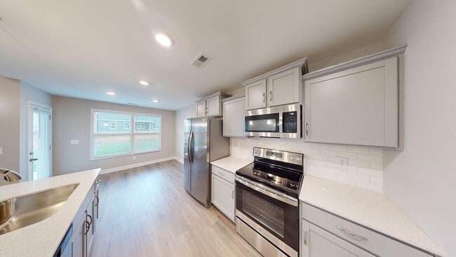 Building Photo - Luxury Ranch-Style Home with Open Concept, Large Eat In Kitchen, Primary Suite and Stylish Finishes