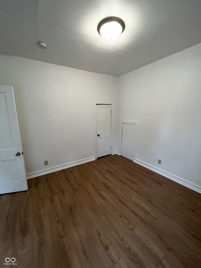 Building Photo - 730 W 9th St