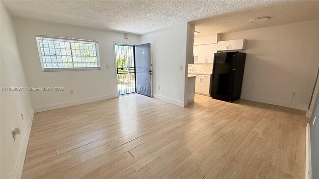 Building Photo - 2498 SW 17th Ave