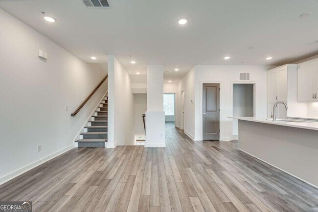 Building Photo - 513 Burton Dr
