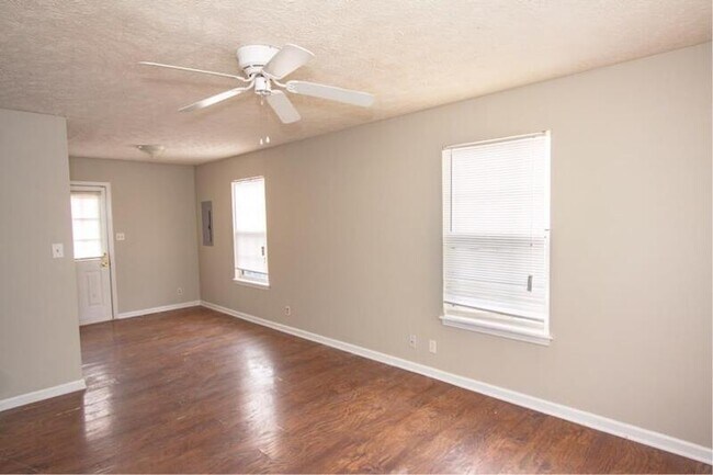 Building Photo - 670 Artic Ave