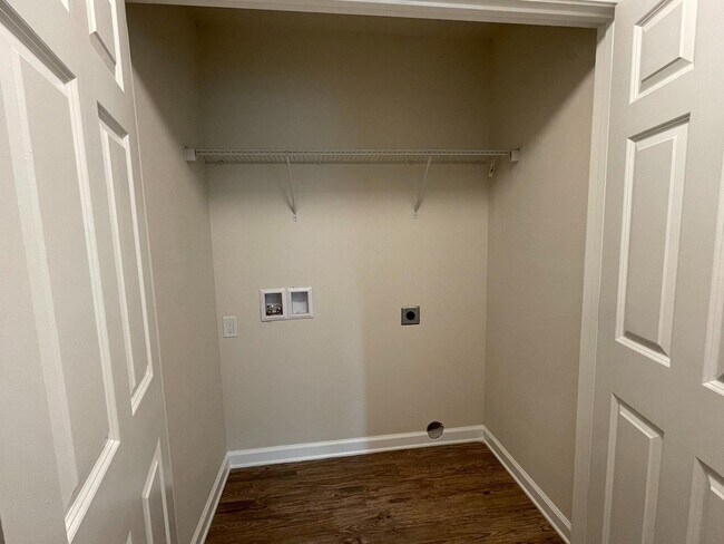 Building Photo - 1525 S Aspen St