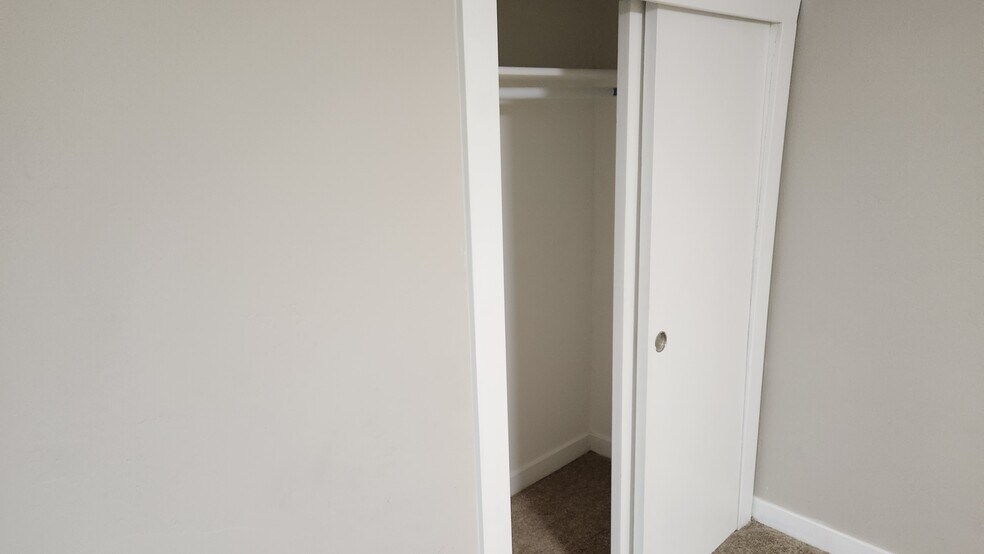 Building Photo - 920 W 600 N