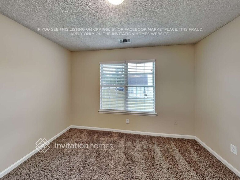 Building Photo - 3700 Pointe Cir