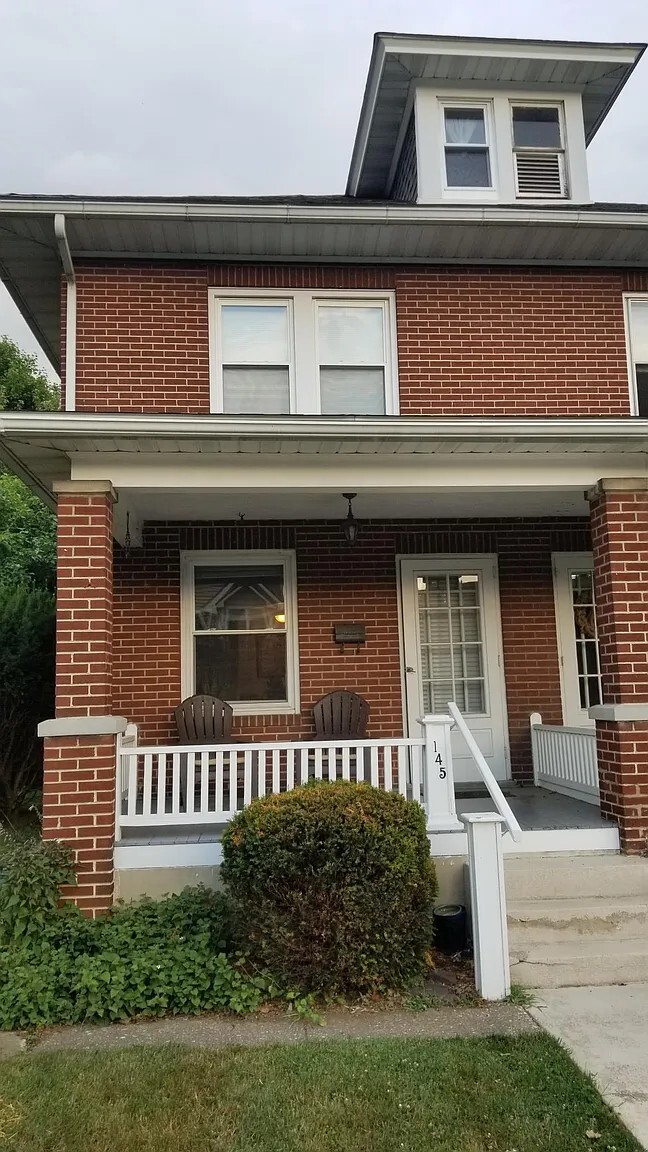 Primary Photo - 145 W Areba Ave