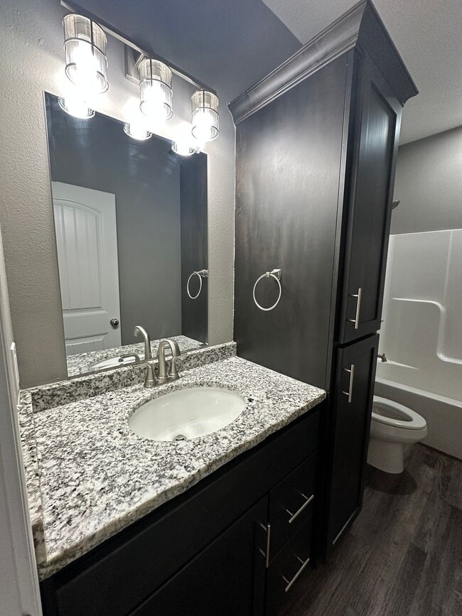 Building Photo - Newer 2-Bed 2-Bath home with high end fini...