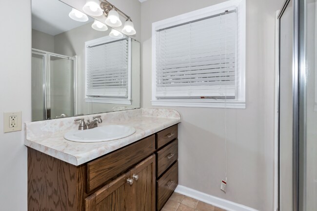 Building Photo - 2804 Thurman Cir SW