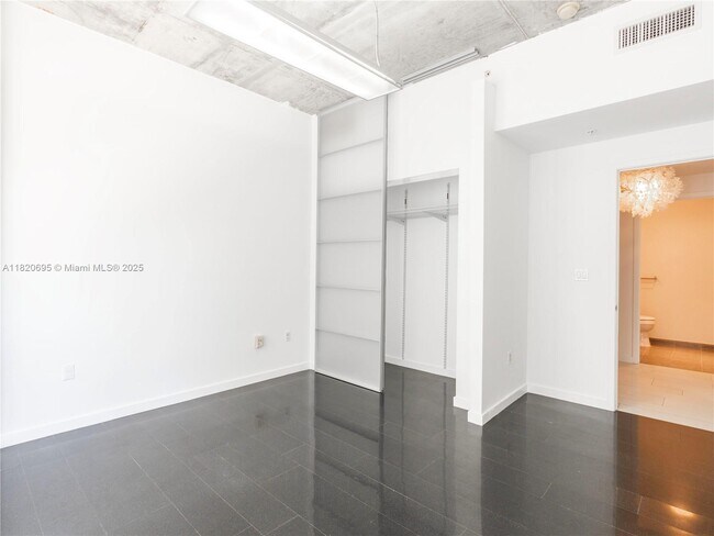 Building Photo - 3449 NE 1st Ave