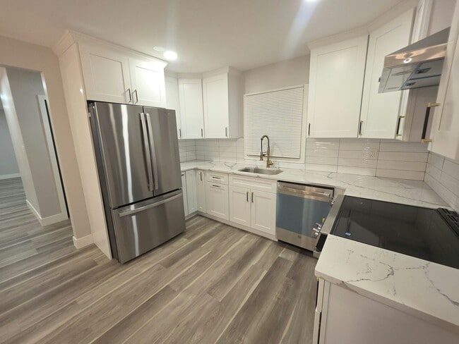 Building Photo - 24 Pilgrim Ln