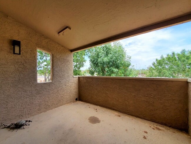 Building Photo - **MOVE IN SPECIAL***HALF OFF FIRST MONTHS RENT. UPSTAIRS 2 BEDROOM CONDO OVERLOOKING GREENBELT