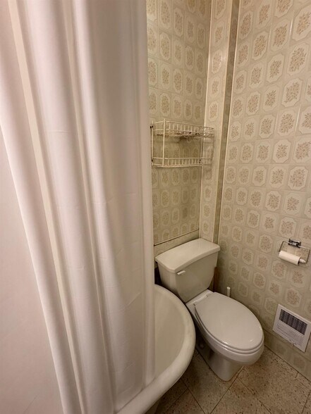 Building Photo - 250 Beacon St