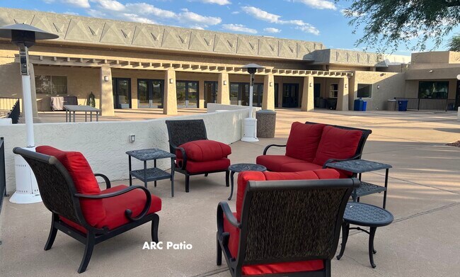 Building Photo - Golfside Villa