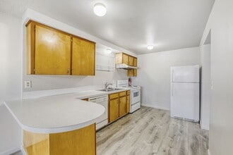 Building Photo - 3610 Oakes Ave