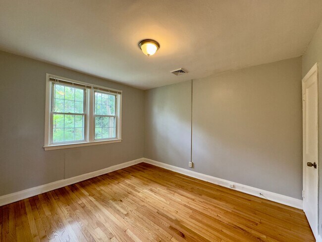 Building Photo - 6113 Chinquapin Pkwy