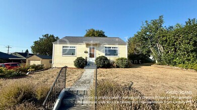 Building Photo - Adorable 2 BR home in Manette with View!