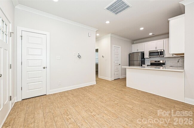 Building Photo - 1714 Club Rd