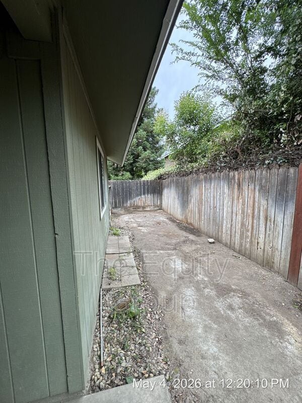 Building Photo - 720 S Linwood St