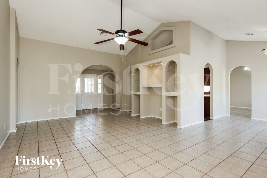 Building Photo - 8320 W Corrine Dr