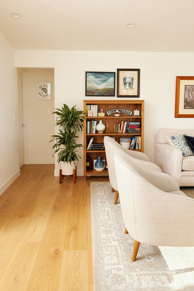 Building Photo - 14 Westwind St