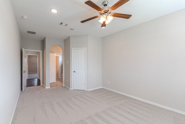 Building Photo - 6 Winter Thicket Pl