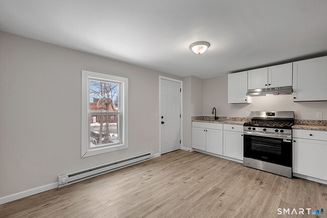 Building Photo - 8 Bancroft St