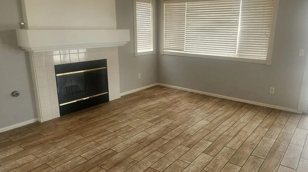 Building Photo - 15430 Amber Pointe Dr