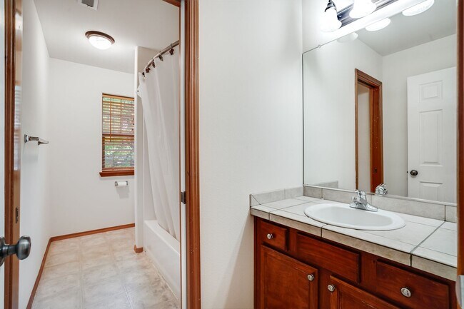 Building Photo - Spacious 5-Bed Bethany Home with Solar, A/C & Private Wooded Setting — Available Now!