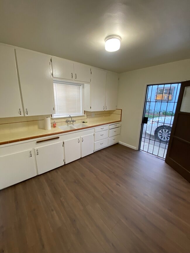 Side Door Entrance to Kitchen - 1924 E Poinsettia St