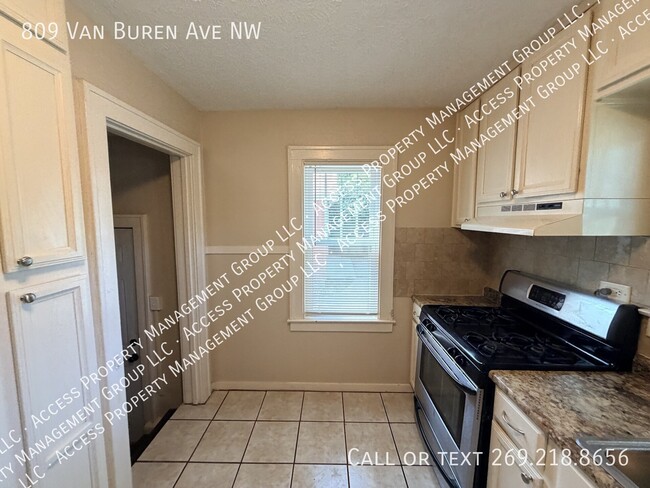 Building Photo - 809 Van Buren Ave NW
