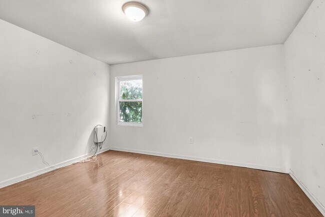 Building Photo - 1631 W Girard Ave