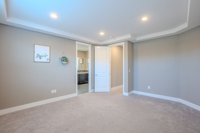 Building Photo - Fully furnished 3 bedroom / 3 bathroom plus an office.