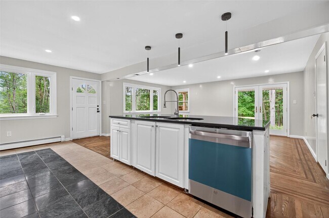 Building Photo - 52 Luxton Lake Rd